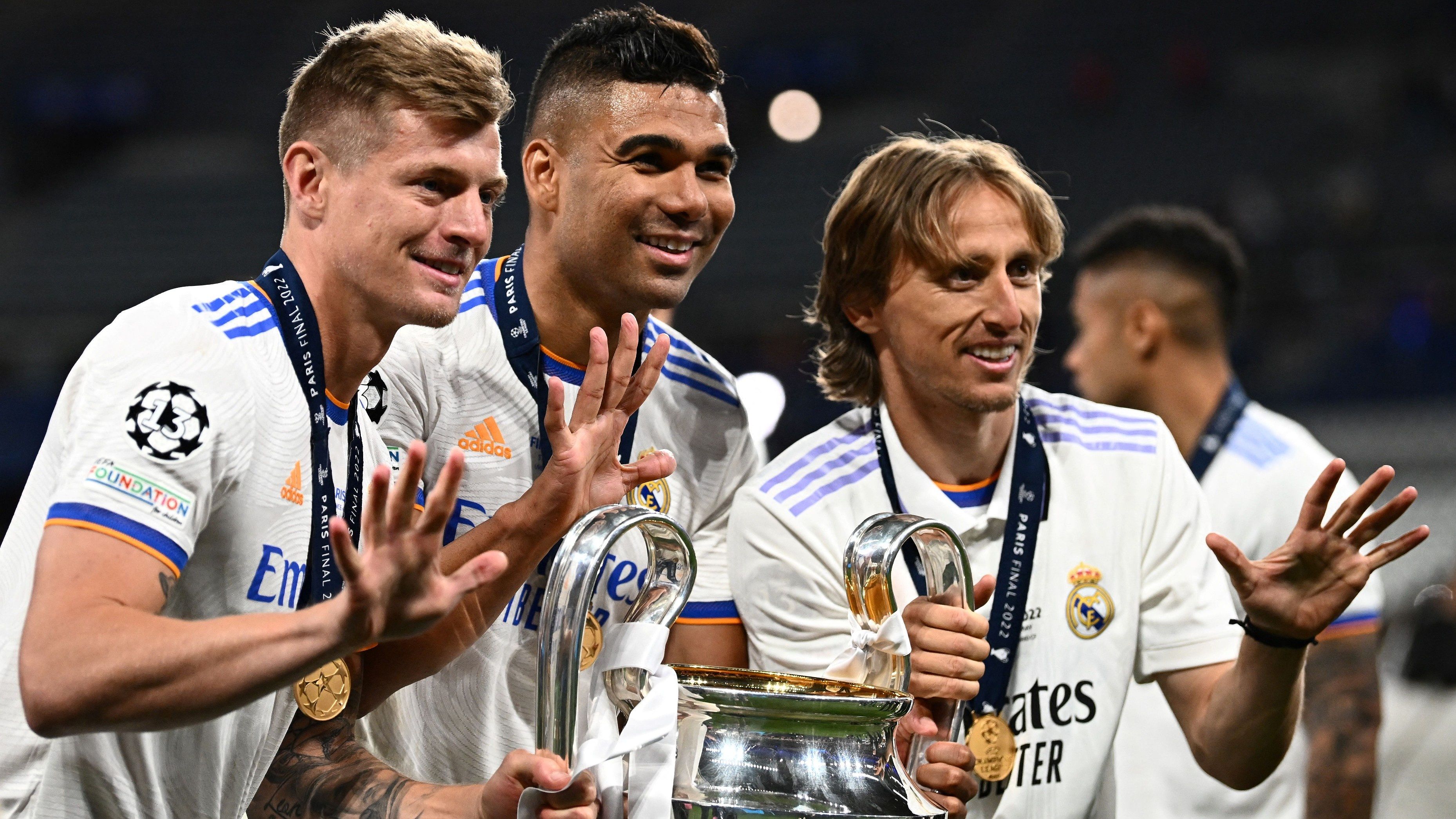 Bộ ba tiền vệ Real Madrid: Kroos, Casemiro, Modric