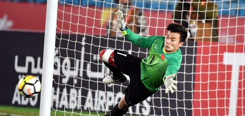 Bùi Tiến Dũng trong trận bán kết với U23 Qatar