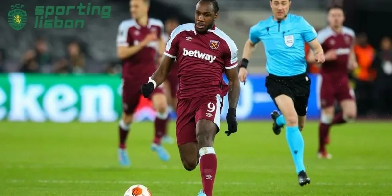 Chiến thuật phối hợp ghi bàn