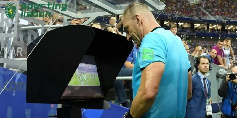 Công nghệ hỗ trợ quyết định sân cỏ