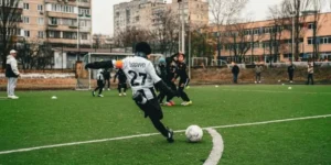 Cách Sút Bóng Bằng Chân Không: Bí Quyết Ghi Bàn Của Các Siêu Sao